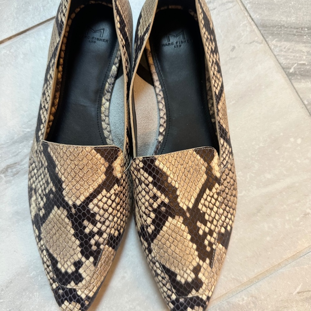 Marc Fisher snake skin flats